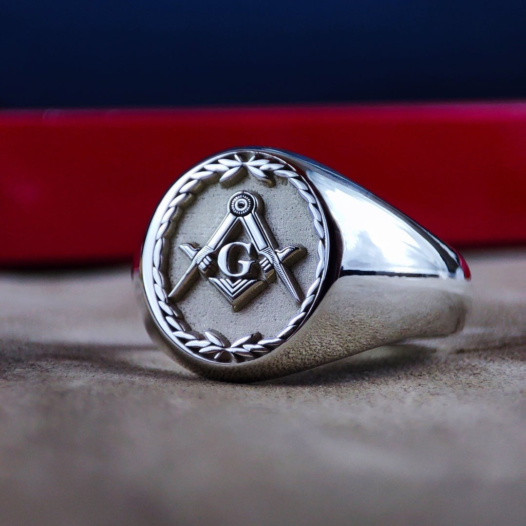 Master Mason Blue Lodge Ring - Leaf Pattern Engraved Signet With S&C G - Bricks Masons