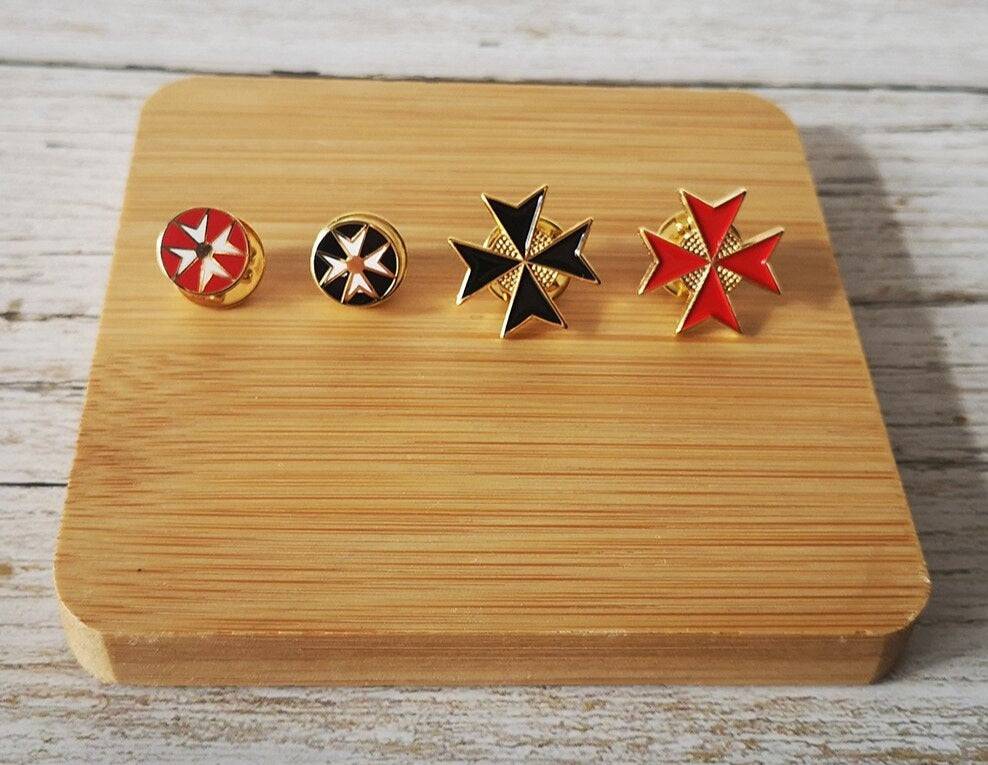 Order Of Malta Lapel Pin - Red Cross - Bricks Masons