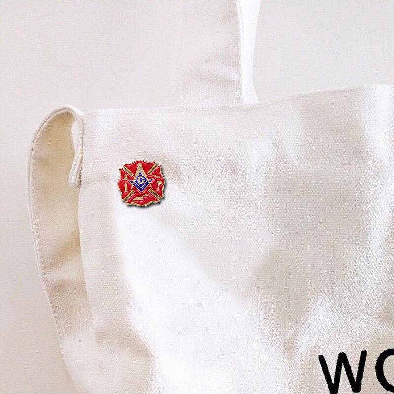 Knights Templar Lapel Pin - Fireman Fire Service First Responder - Bricks Masons